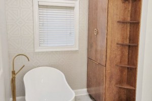 Clinton Bathroom